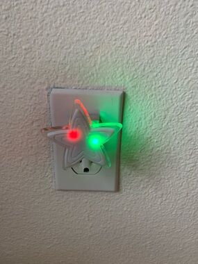 Star-Shaped LED Plug-In Night Light - Red & Green